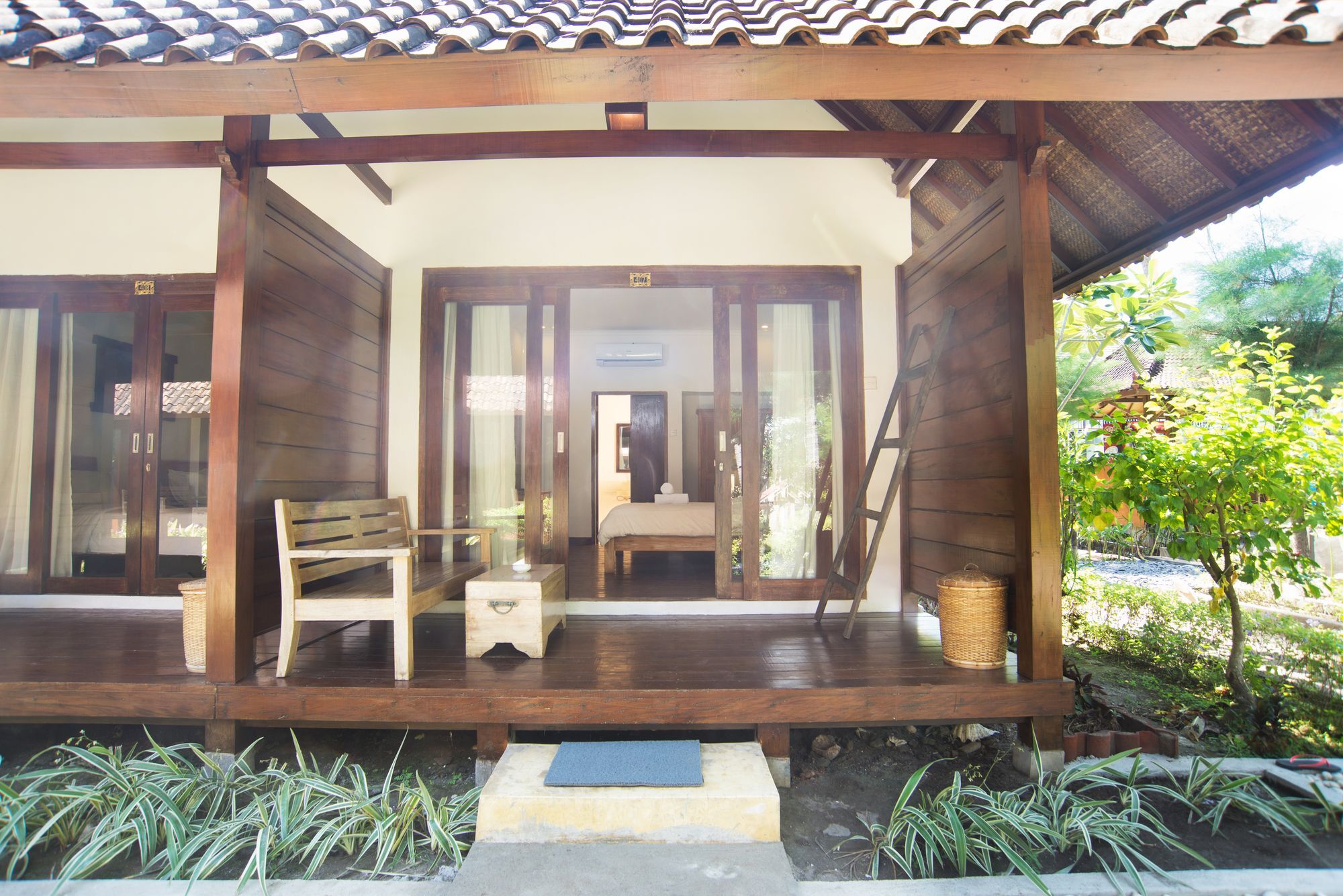 Royal Regantris Villa Karang Gili Air Bagian luar foto